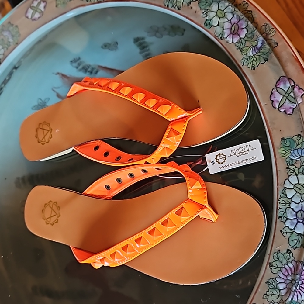 NWT Amrita Singh Neon Orange Thong Sandals